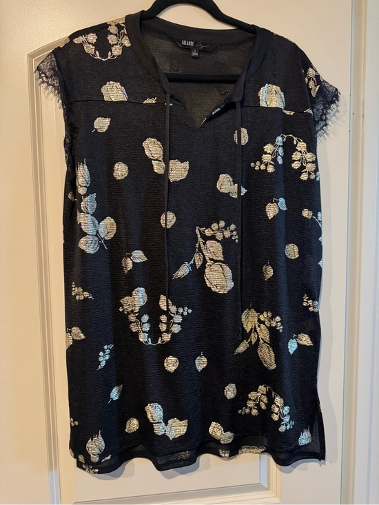 LuLaRoe Tops - LuLaRoe Grace -Black with gold Metallic Floral Short Sleeve Tunic